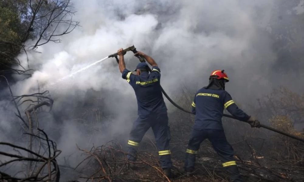 Συναγερμός στην Πυροσβεστική – Μεγάλη φωτιά στο Λουτράκι - ΒΙΝΤΕΟ